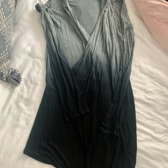 OMBRÉ GREY TO NAVY / BLACK LIGHTWEIGHT SWEATER - Picture 1 of 4